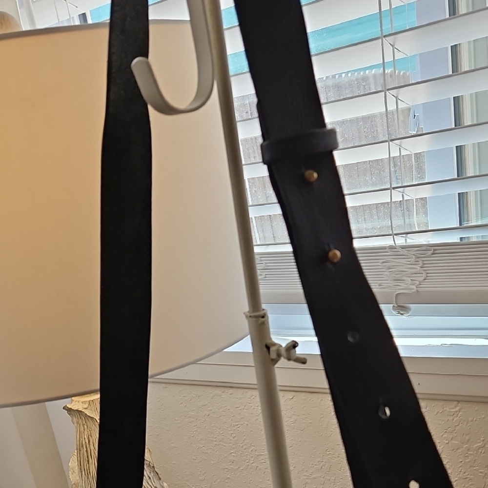 Black Leather Shoulder Bag From MAGNOLIA MARKET - Picture 3 of 8
